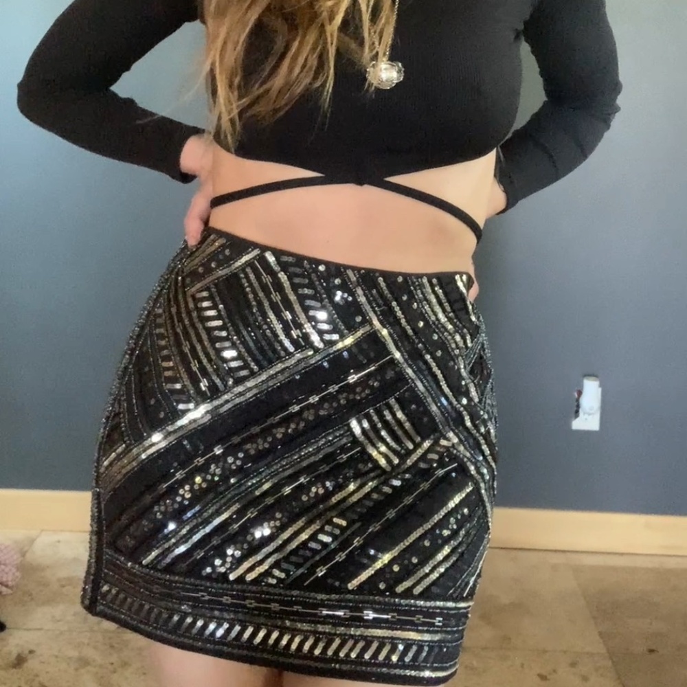 Club Monaco sequin skirt size 2